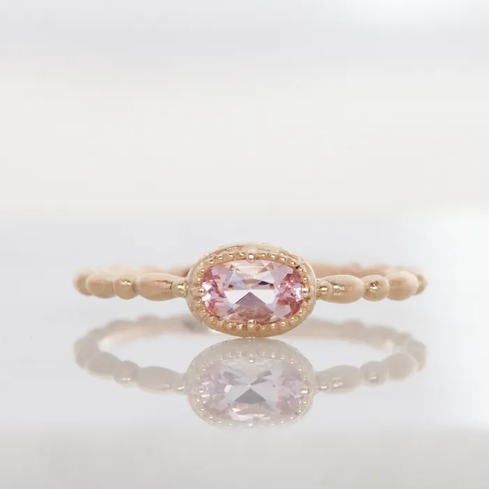 モルガナイトのネックレス