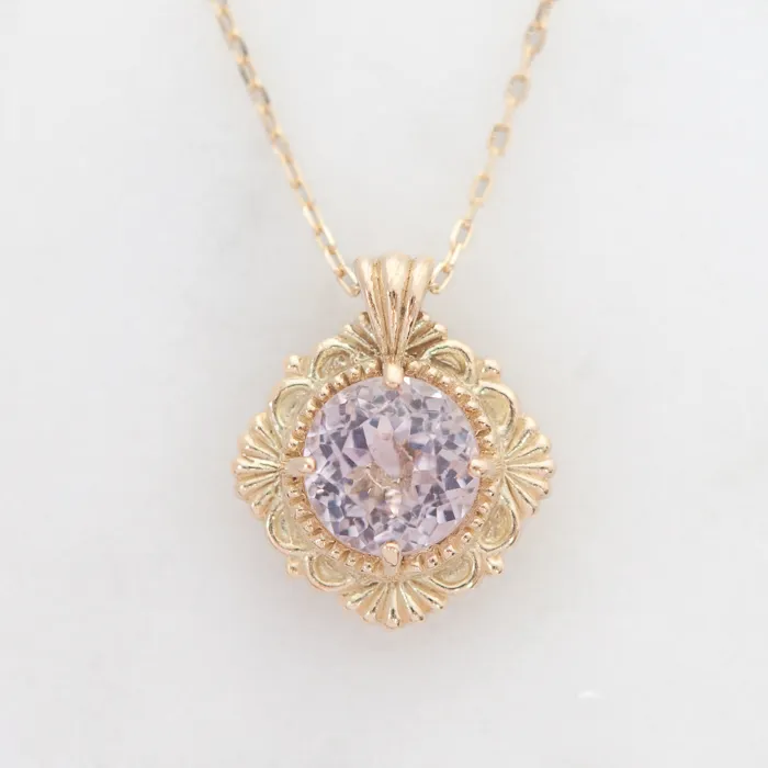 クンツァイトのネックレス