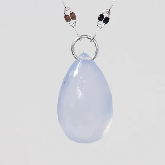 ブルーカルセドニーのネックレス