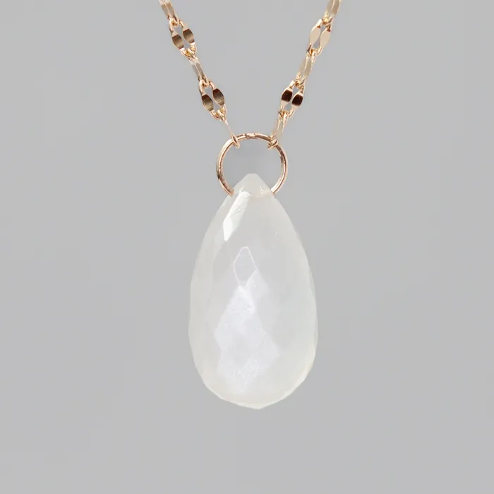 ムーンストーンのネックレス